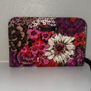 VERA BRADLEY ROSEWOOD ZIP AROUND WRISTLET WALLET **